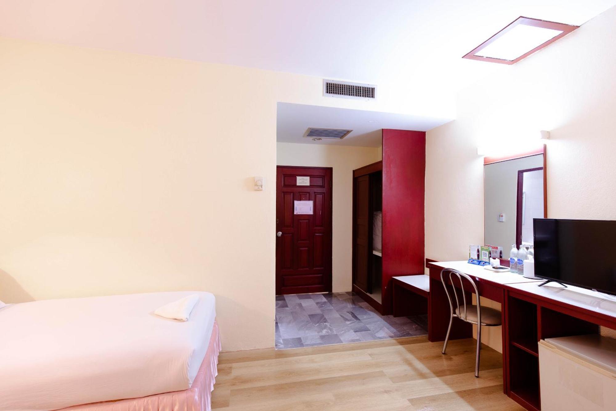 Chumphon Palace Hotel Екстериор снимка