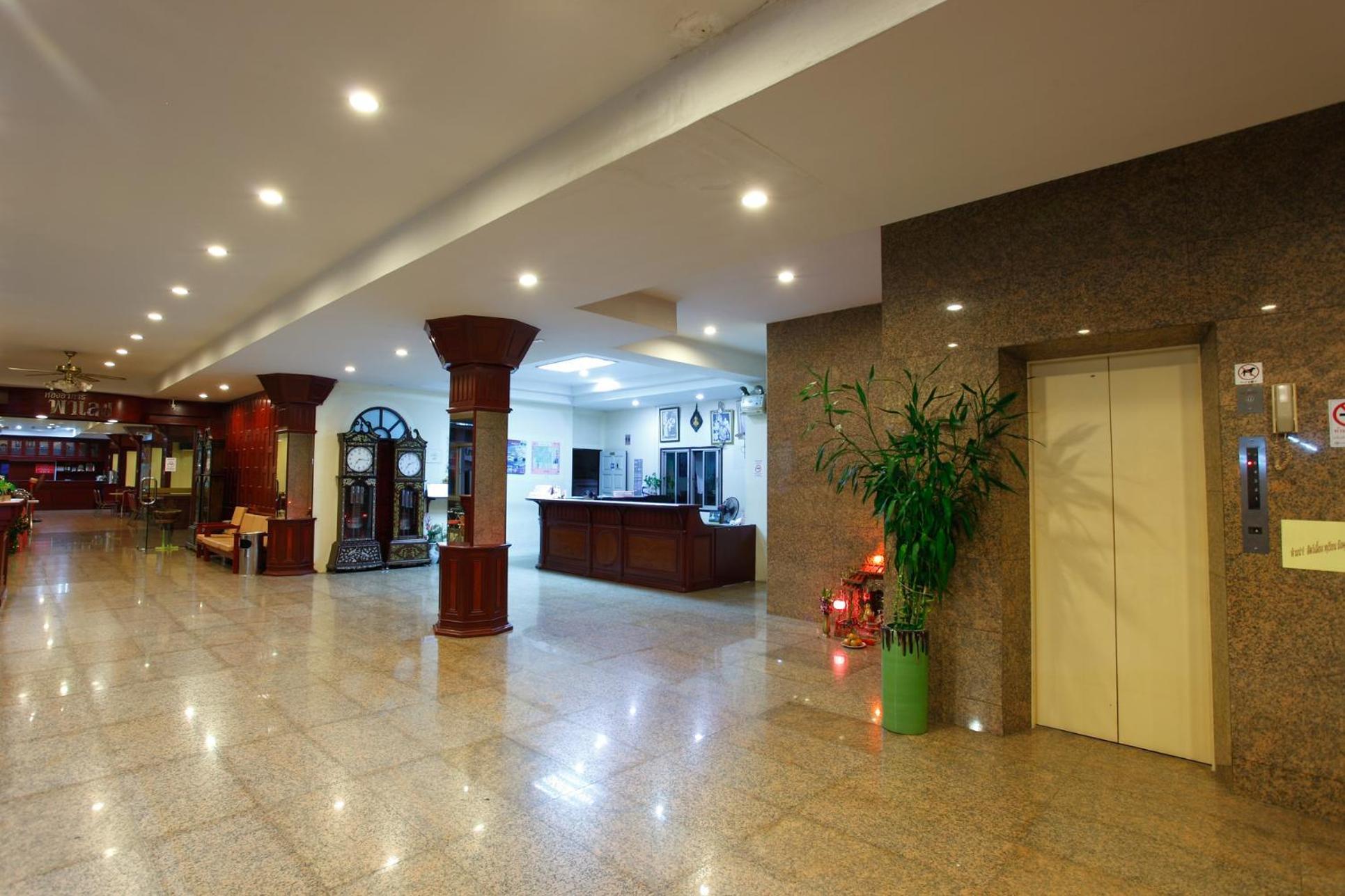 Chumphon Palace Hotel Екстериор снимка