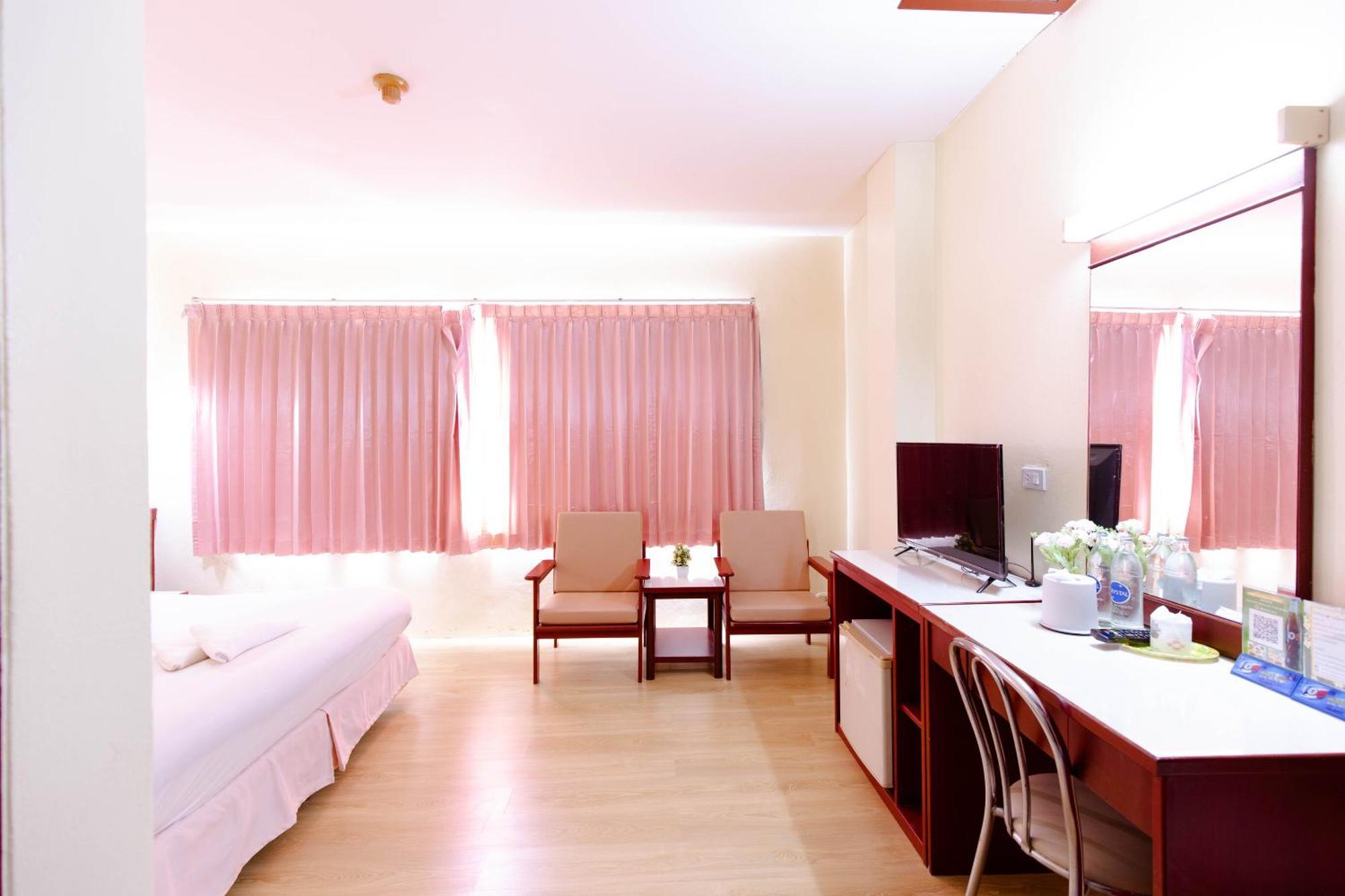 Chumphon Palace Hotel Екстериор снимка