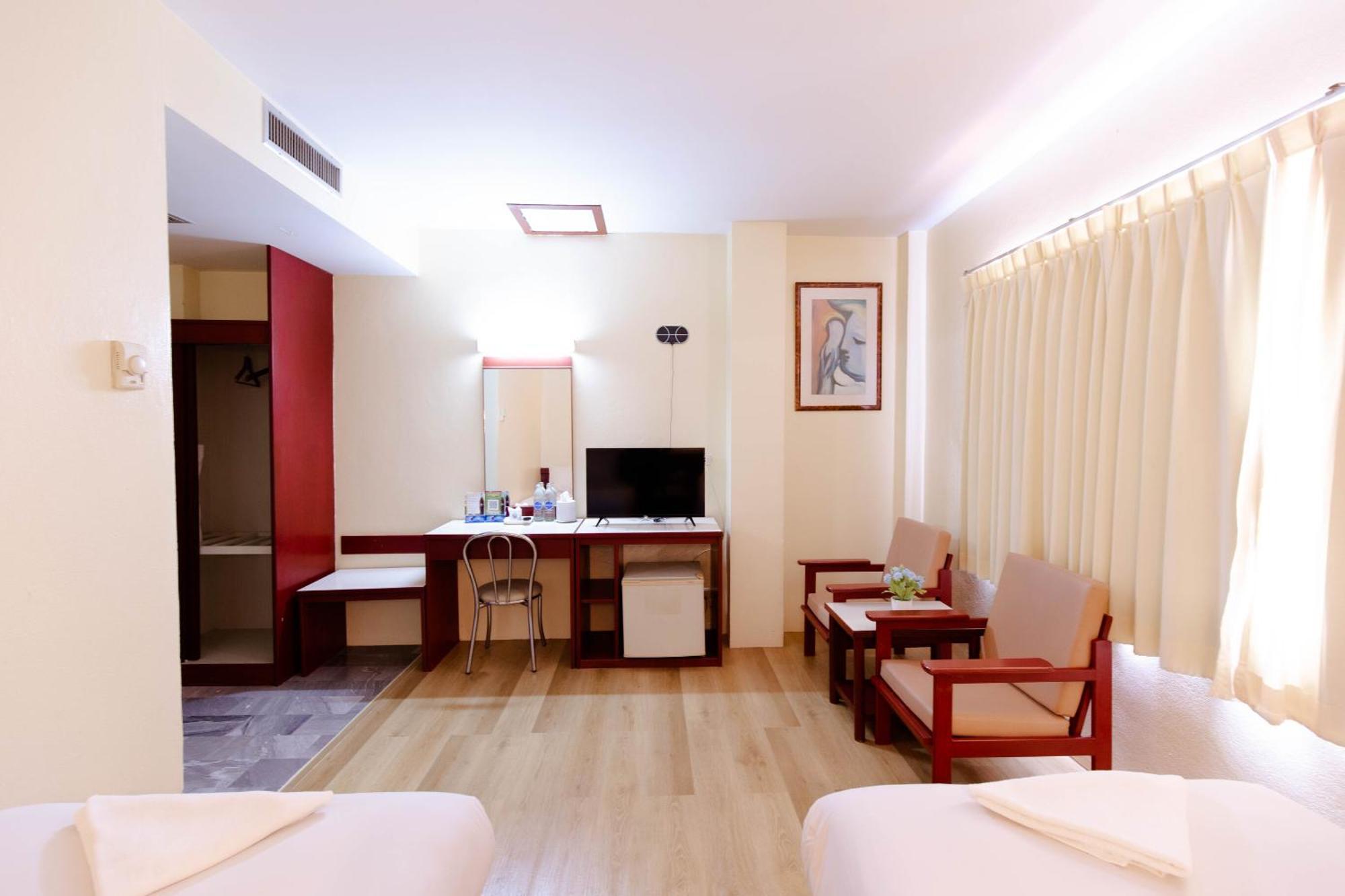 Chumphon Palace Hotel Екстериор снимка
