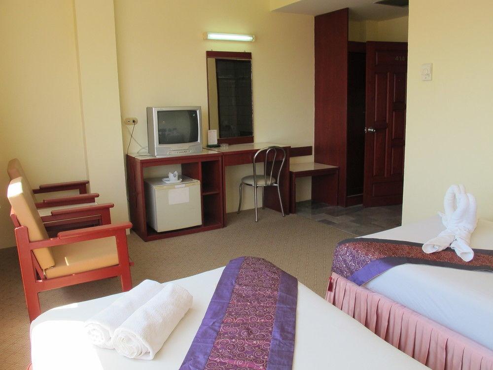 Chumphon Palace Hotel Екстериор снимка