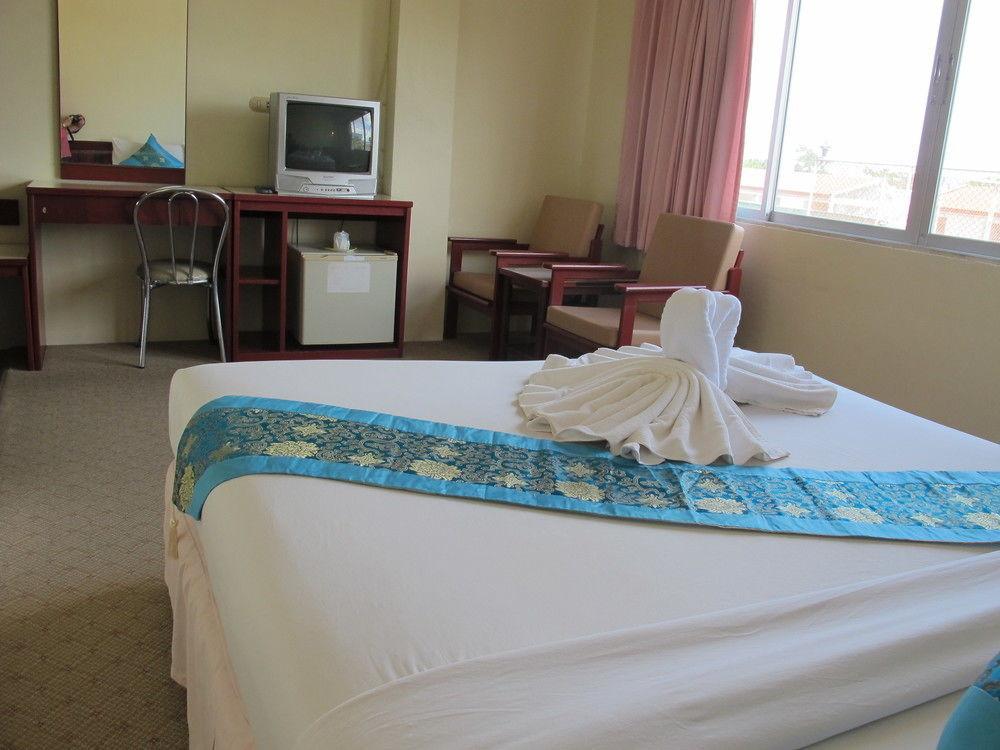 Chumphon Palace Hotel Екстериор снимка