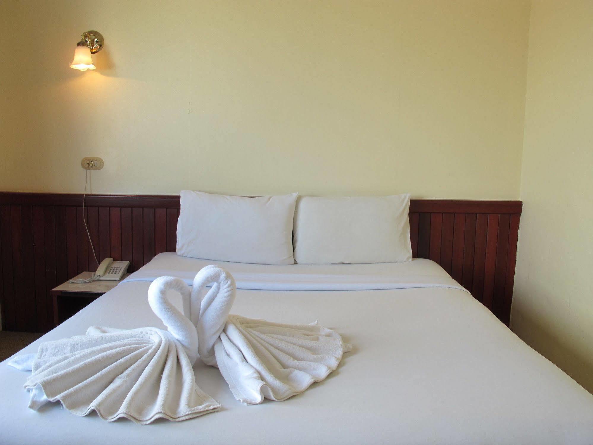 Chumphon Palace Hotel Екстериор снимка